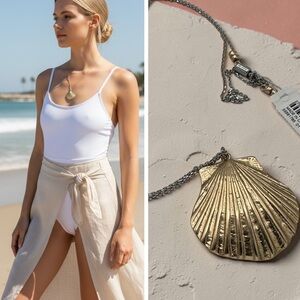 J. Jill Gold Tone Seashell Pendant Necklace  (1313/4)